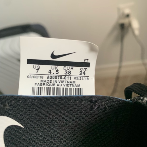 Women’s Nike epic react shoe - Picture 2 of 6